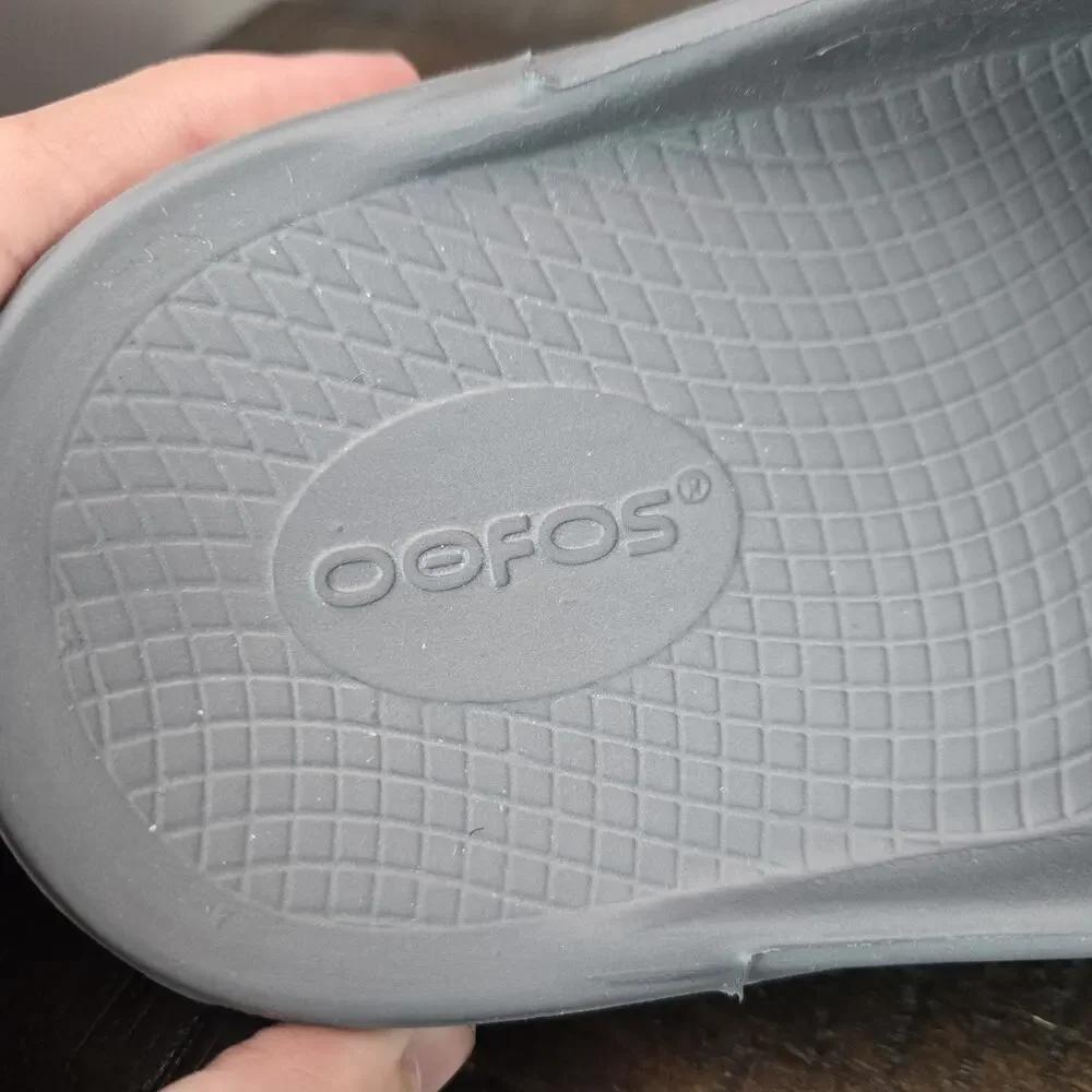 NEW Oofos OOahh Mens Size 9 Recovery Slip-On Comfort Beach Sandals Slides Slate
